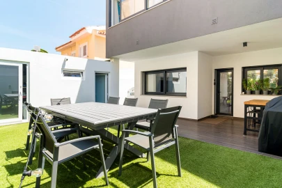 Moradia T4 para Venda em Carcavelos e Parede