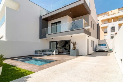 Moradia T4 para Venda em Carcavelos e Parede