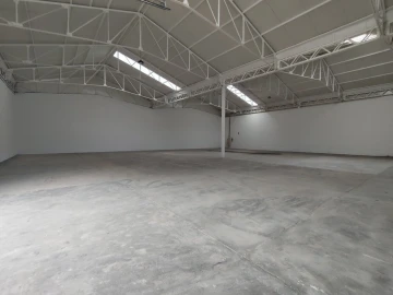 Armazém para Arrendamento em Ansião