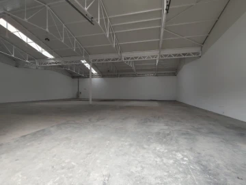 Armazém para Arrendamento em Ansião