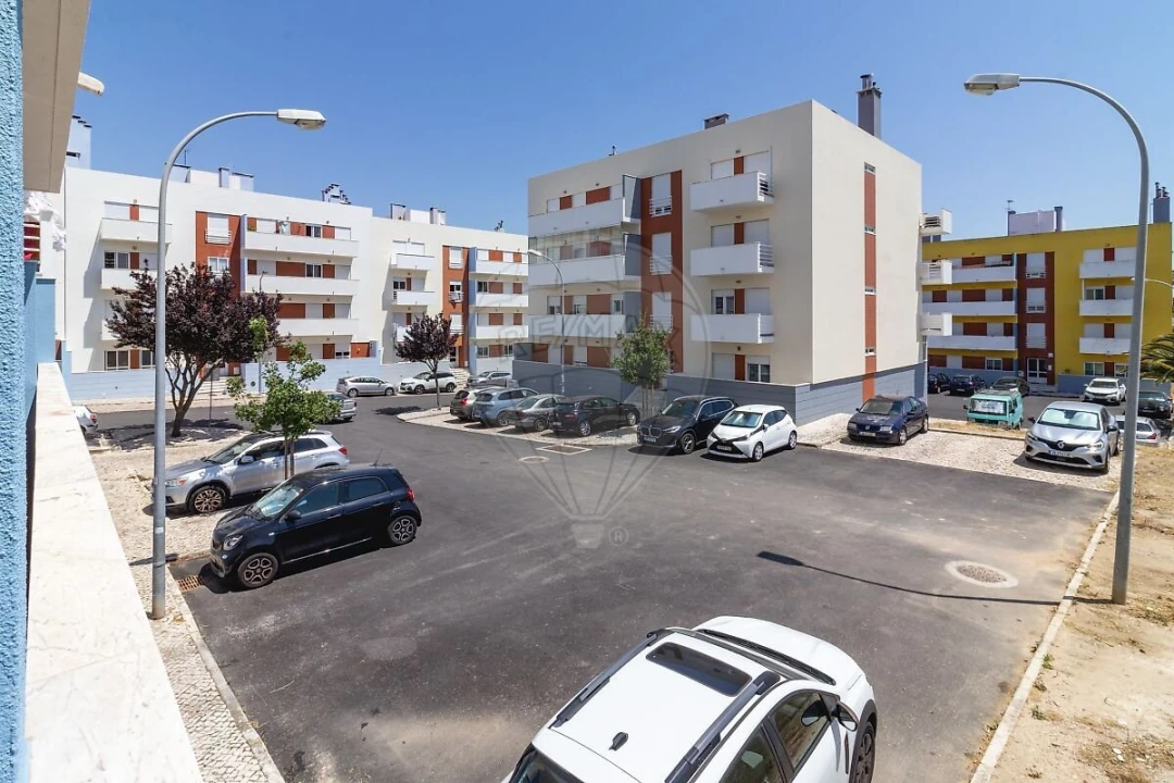 Apartamento T3 para Venda em São Domingos de Rana Foto 30