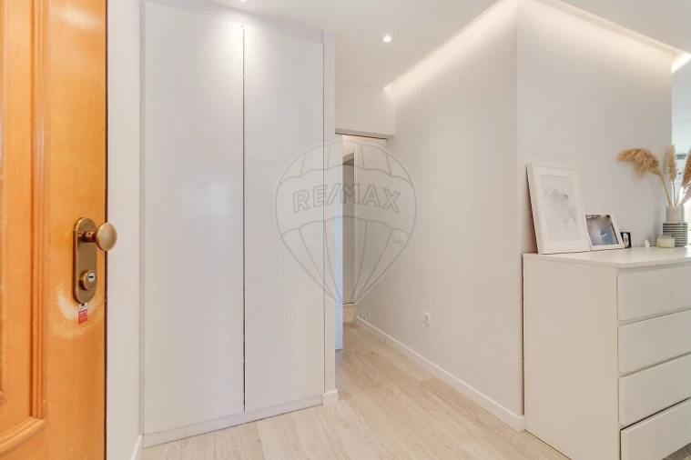 Apartamento T3 para Venda em São Domingos de Rana Foto 15