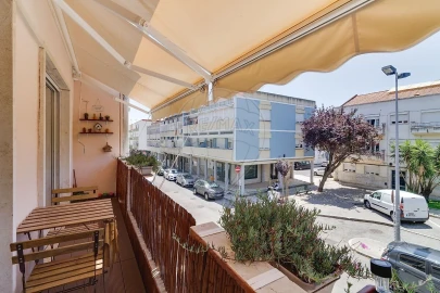 Apartamento T2 para Venda em Algés, Linda-A-Velha e Cruz Quebrada-Dafundo