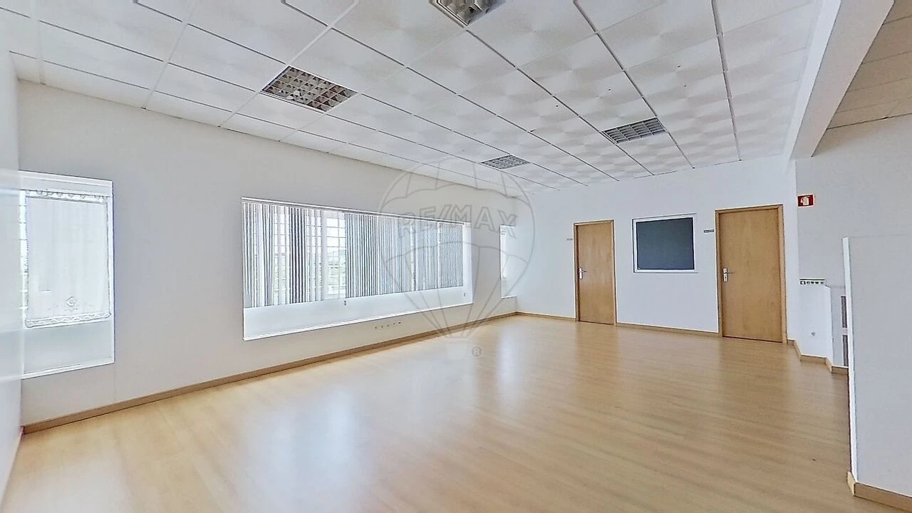 Armazém para Venda em Santa Maria e São Miguel, São Martinho, São Pedro Penaferrim Foto 41