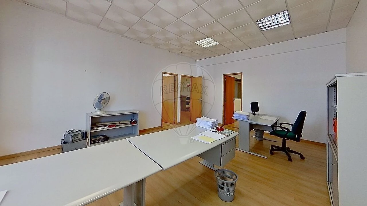 Armazém para Venda em Santa Maria e São Miguel, São Martinho, São Pedro Penaferrim Foto 35