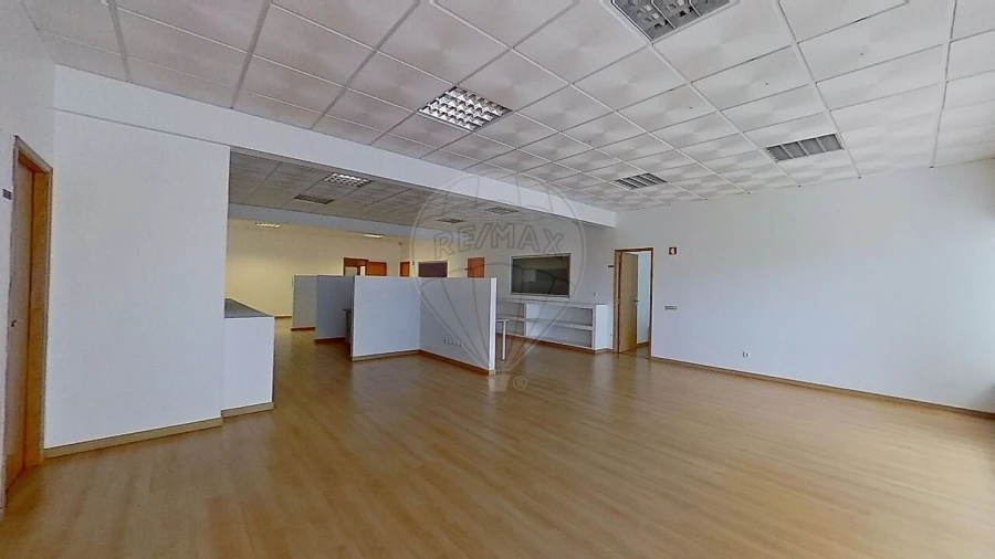 Armazém para Venda em Santa Maria e São Miguel, São Martinho, São Pedro Penaferrim Foto 39