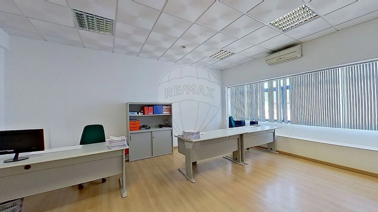 Armazém para Venda em Santa Maria e São Miguel, São Martinho, São Pedro Penaferrim Foto 38