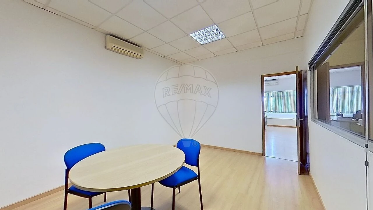 Armazém para Venda em Santa Maria e São Miguel, São Martinho, São Pedro Penaferrim Foto 37