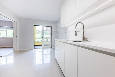 Apartamento T4 para Venda em Santa Maria e São Miguel, São Martinho, São Pedro Penaferrim