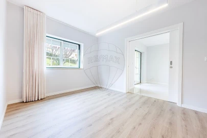Apartamento T4 para Venda em Santa Maria e São Miguel, São Martinho, São Pedro Penaferrim