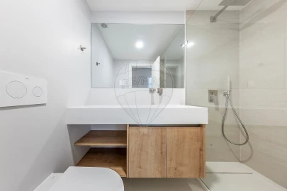 Apartamento T4 para Venda em Santa Maria e São Miguel, São Martinho, São Pedro Penaferrim
