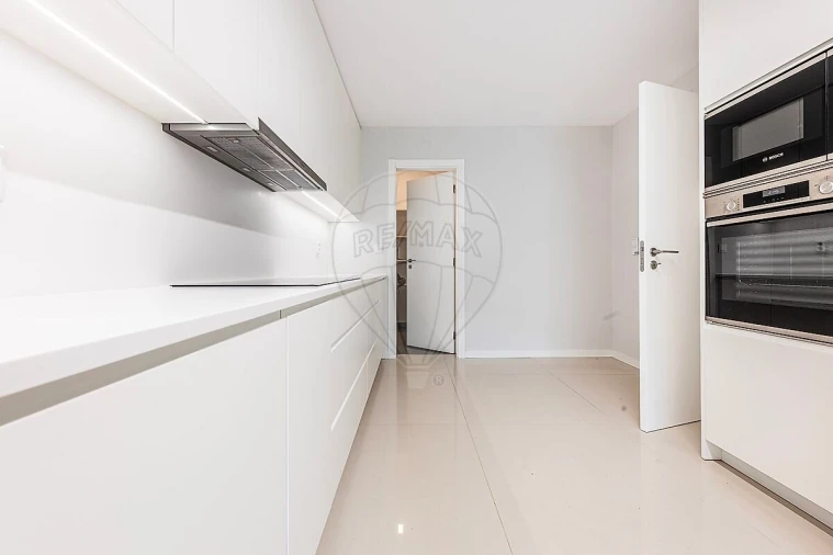 Apartamento T4 para Venda em Santa Maria e São Miguel, São Martinho, São Pedro Penaferrim Foto 11