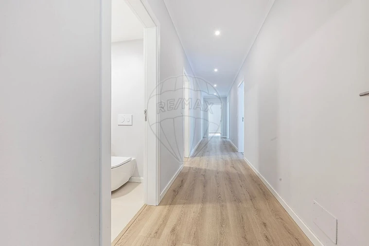 Apartamento T4 para Venda em Santa Maria e São Miguel, São Martinho, São Pedro Penaferrim Foto 5