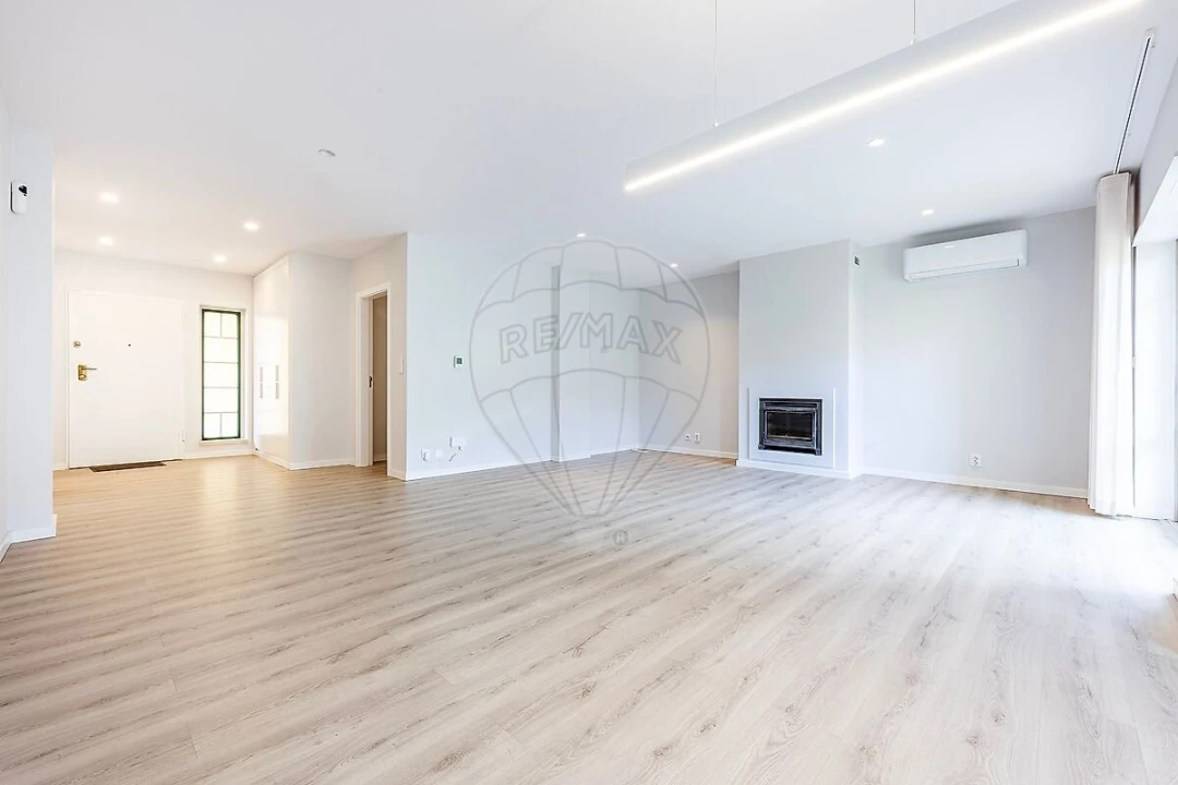 Apartamento T4 para Venda em Santa Maria e São Miguel, São Martinho, São Pedro Penaferrim Foto 3