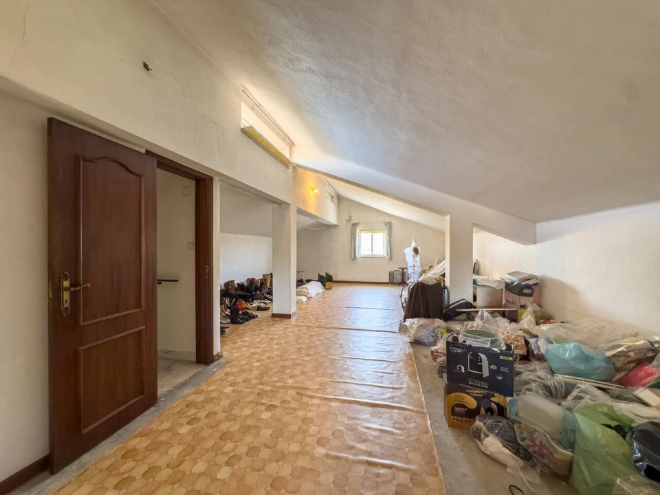 Moradia T6 para Venda em Igreja Nova e Cheleiros Foto 46