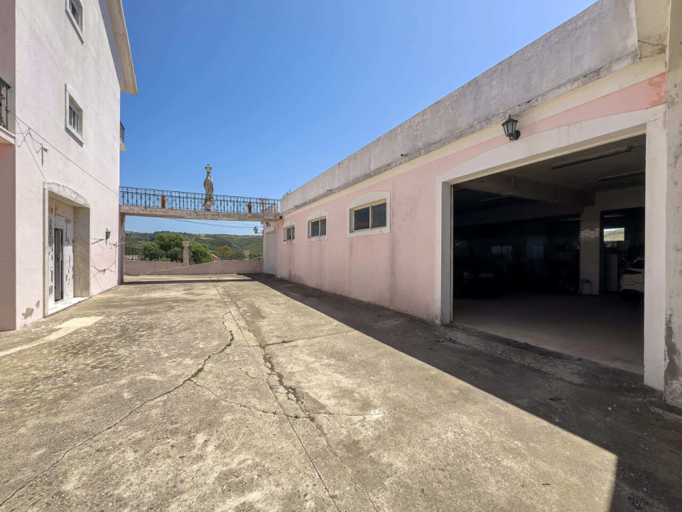 Moradia T6 para Venda em Igreja Nova e Cheleiros Foto 3