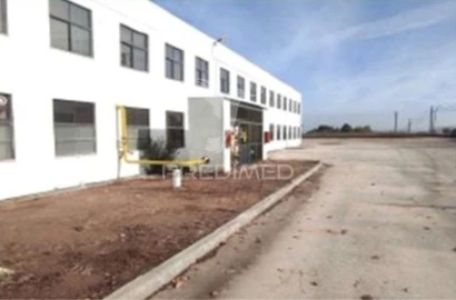 Armazém para Venda em Torres Novas (Santa Maria, Salvador e Santiago)