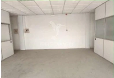Armazém para Venda em Torres Novas (Santa Maria, Salvador e Santiago)