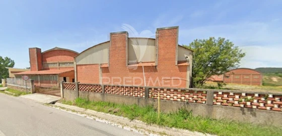 Armazém para Venda em Côja e Barril de Alva
