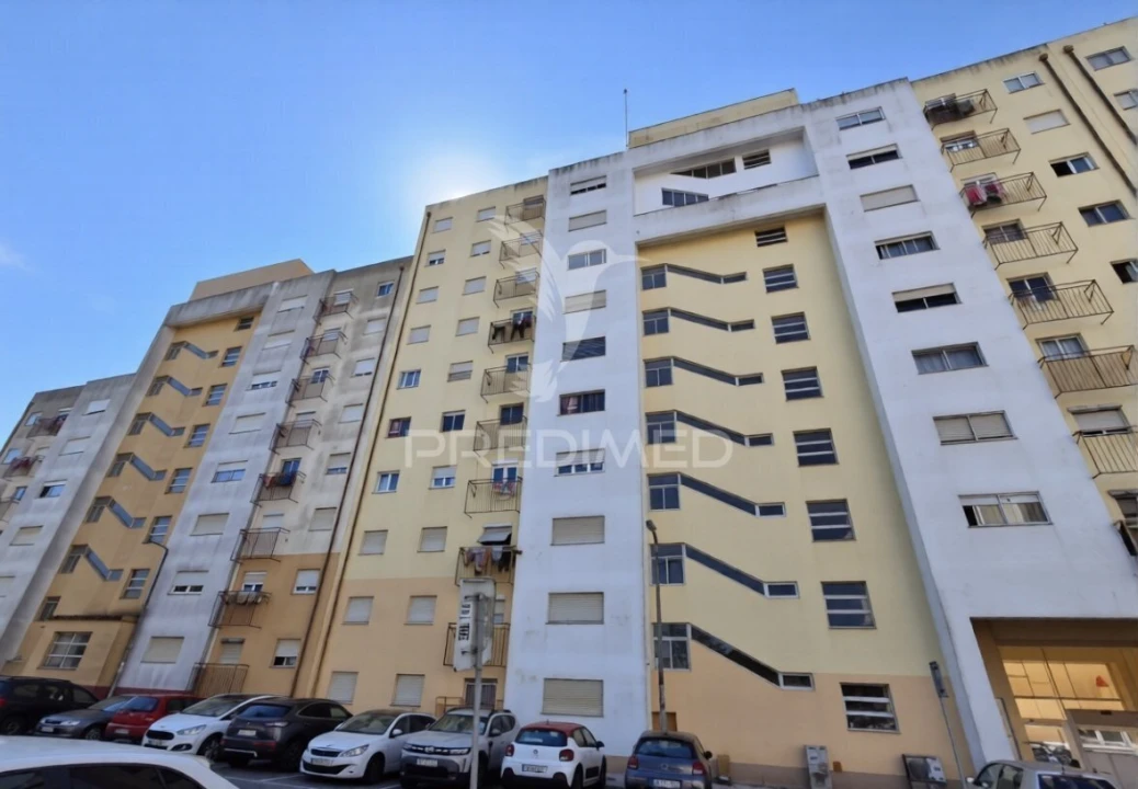 Apartamento T3 para Venda em Casal de Cambra Foto 1