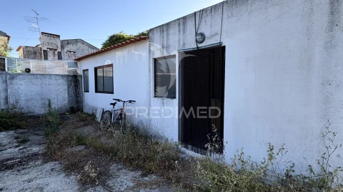 Moradia T2 para Venda em Santa Margarida da Coutada