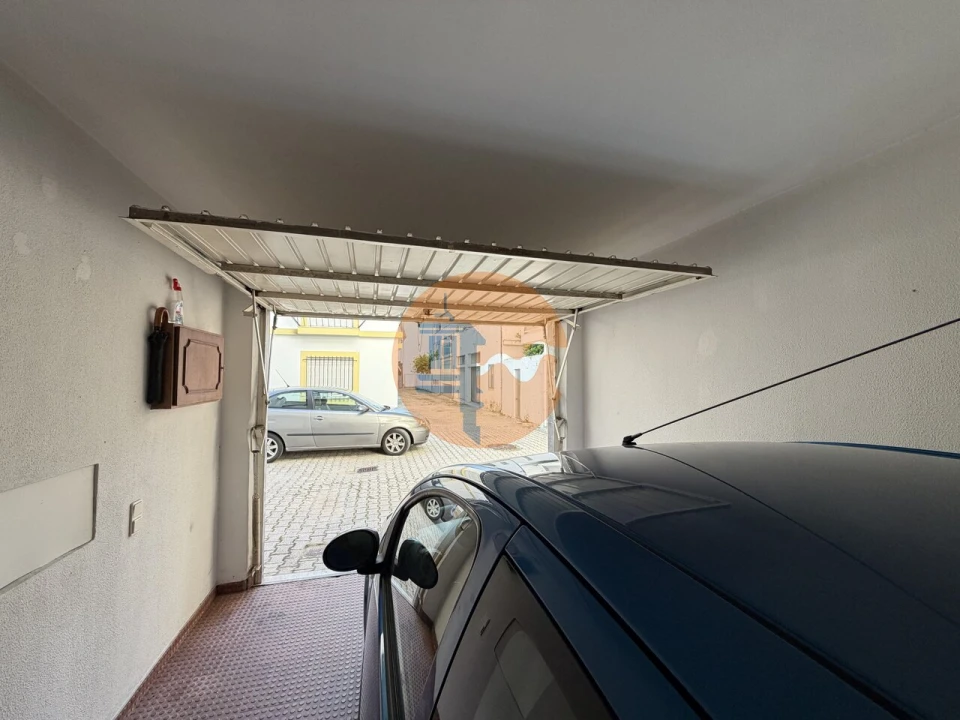 Garagem para Venda em Monte Gordo Foto 1
