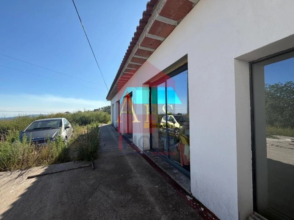 Moradia T4 para Venda em Ribeira do Neiva Foto 3