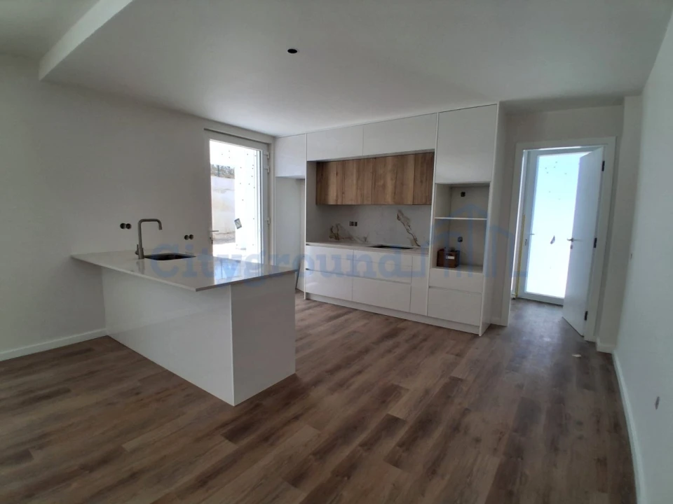 Moradia T4 para Venda em Santa Maria, São Pedro e Sobral da Lagoa Foto 9