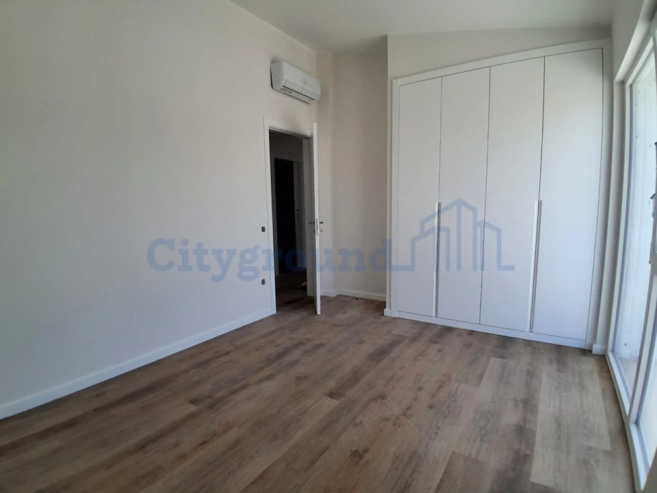 Moradia T4 para Venda em Santa Maria, São Pedro e Sobral da Lagoa Foto 32