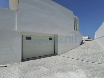 Moradia T4 para Venda em Santa Maria, São Pedro e Sobral da Lagoa