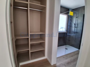 Moradia T4 para Venda em Santa Maria, São Pedro e Sobral da Lagoa
