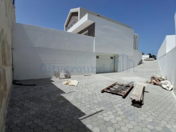 Moradia T4 para Venda em Santa Maria, São Pedro e Sobral da Lagoa