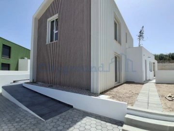 Moradia T4 para Venda em Santa Maria, São Pedro e Sobral da Lagoa