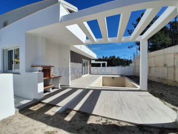 Moradia T4 para Venda em Santa Maria, São Pedro e Sobral da Lagoa