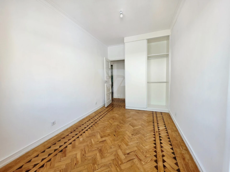 Apartamento T2 para Arrendamento em Campo de Ourique Foto 7
