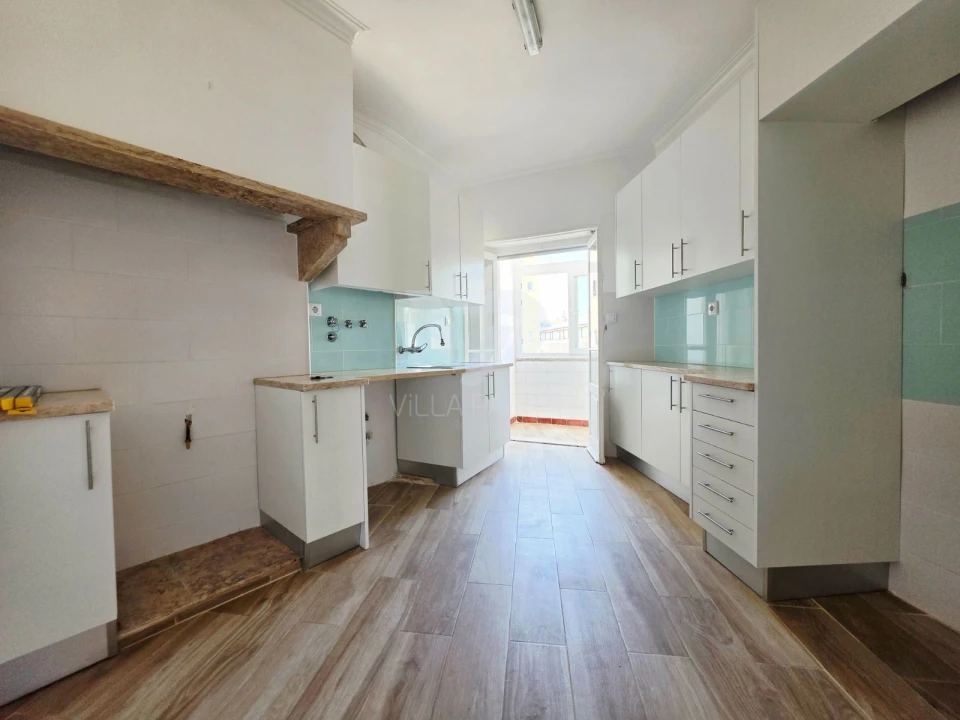 Apartamento T2 para Arrendamento em Campo de Ourique Foto 19