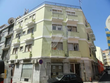 Apartamento T2 para Arrendamento em Campo de Ourique