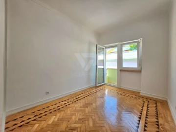 Apartamento T2 para Arrendamento em Campo de Ourique