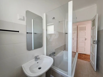 Apartamento T2 para Arrendamento em Campo de Ourique