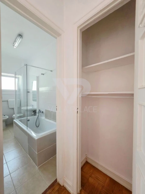 Apartamento T2 para Arrendamento em Campo de Ourique