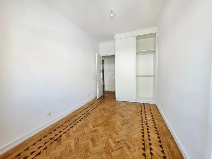 Apartamento T2 para Arrendamento em Campo de Ourique Foto 7