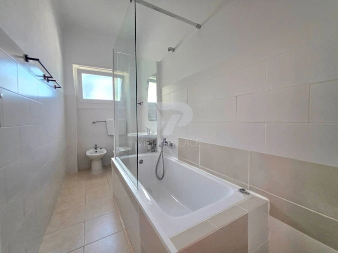 Apartamento T2 para Arrendamento em Campo de Ourique Foto 12