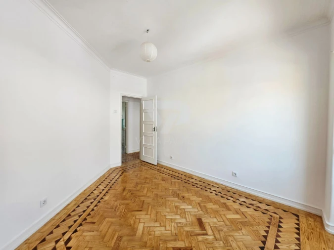 Apartamento T2 para Arrendamento em Campo de Ourique Foto 16