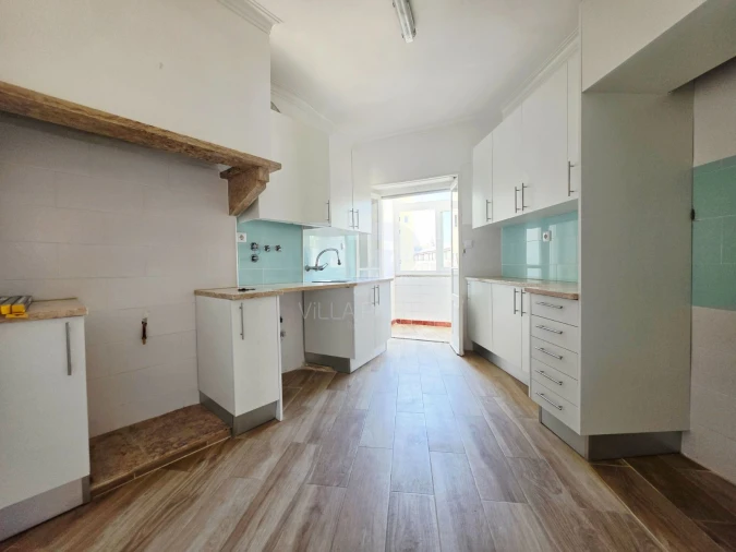 Apartamento T2 para Arrendamento em Campo de Ourique Foto 19