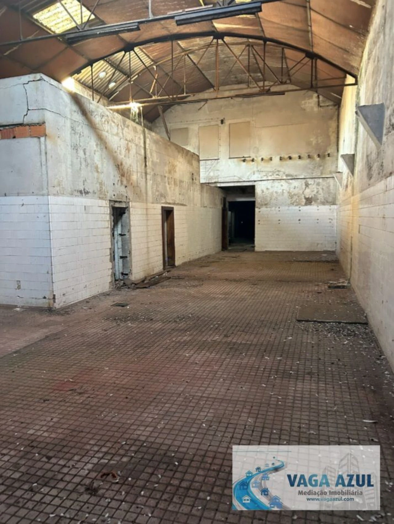 Prédio para Venda em Milheiros Foto 4