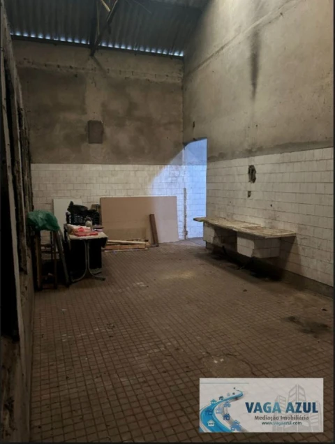 Prédio para Venda em Milheiros