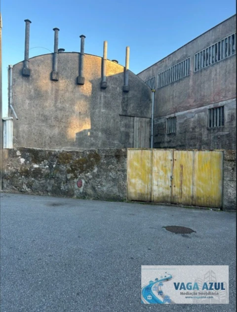 Prédio para Venda em Milheiros