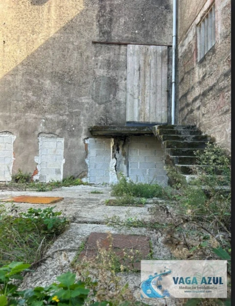 Prédio para Venda em Milheiros