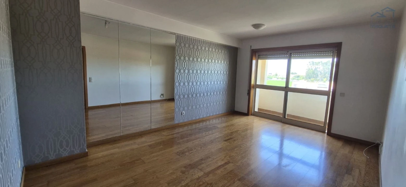 Apartamento T1 para Arrendamento em Moreira Foto 3