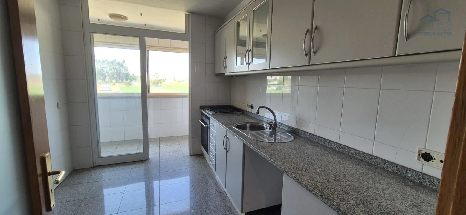 Apartamento T1 para Arrendamento em Moreira Foto 5